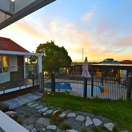 Holiday House In Totara Park Оукланд Екстериор снимка