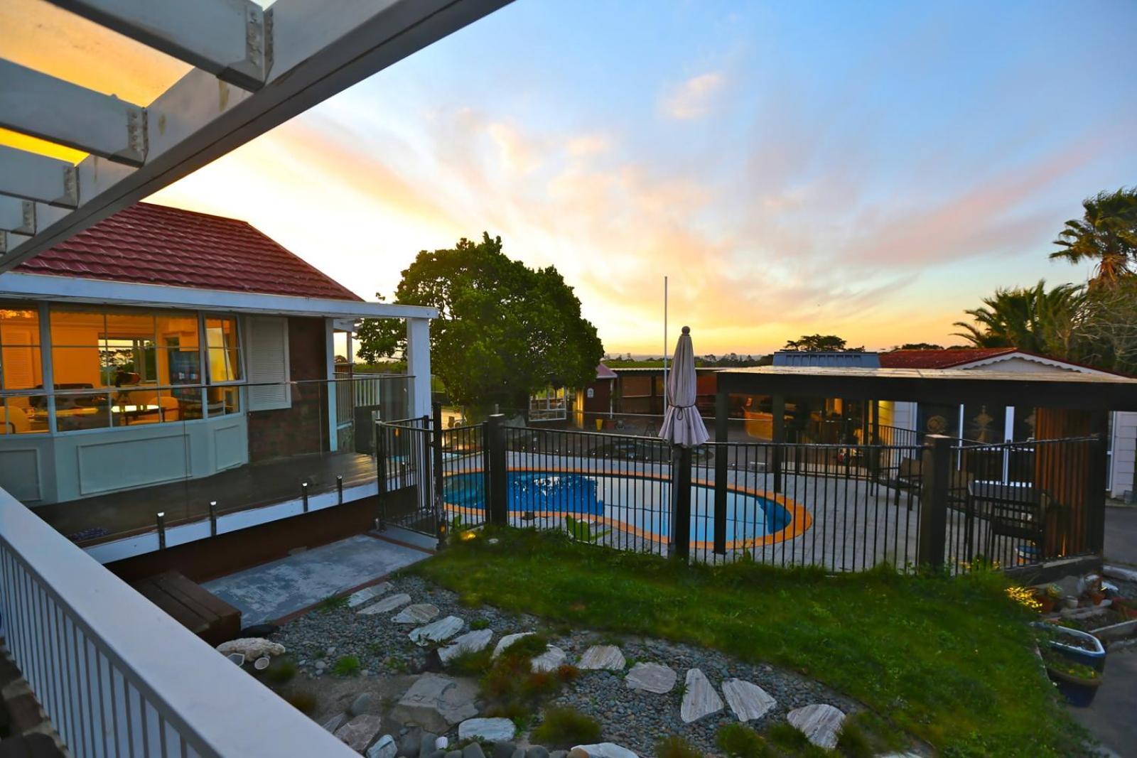 Holiday House In Totara Park Оукланд Екстериор снимка