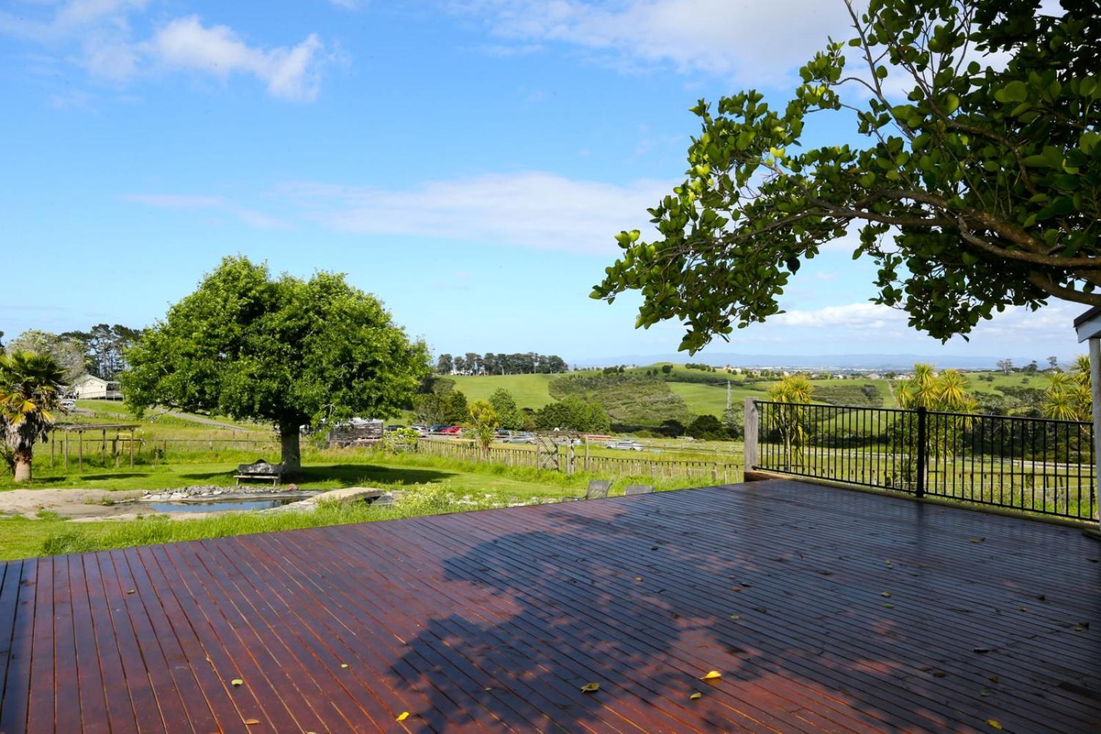 Holiday House In Totara Park Оукланд Екстериор снимка